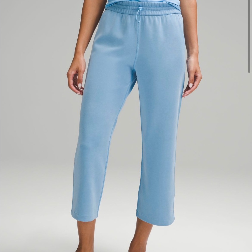 Lululemon softstreme high-rise straight-leg cropped pant